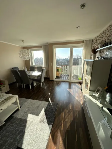 Stilvolle, neuwertige 2,5-Zimmer-Wohnung mit Balkon und EBK ohne E-Geräte in Berlin — photo 1
